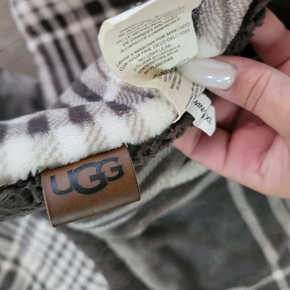 Ugg Avery Reversible plaid warm thick soft comforter size XL Twin white gray - Picture 4 of 6